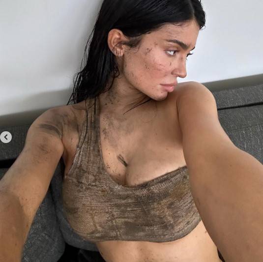 Kylie Jenner 'kirli' çekimlerin kamera arkasını paylaştı 3
